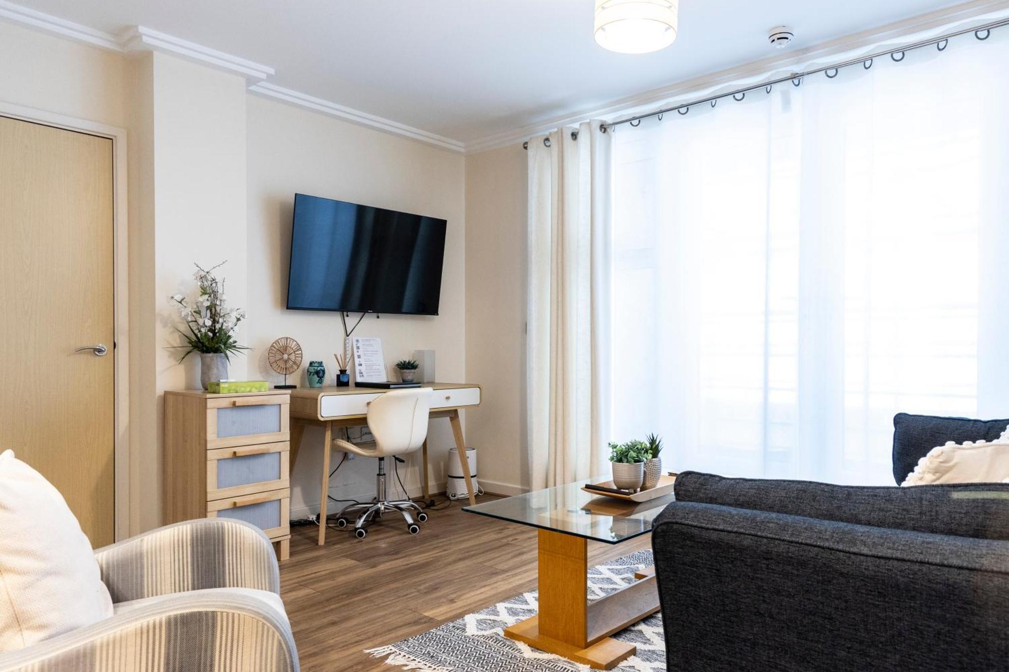 The Rose Suite Уокинг Екстериор снимка